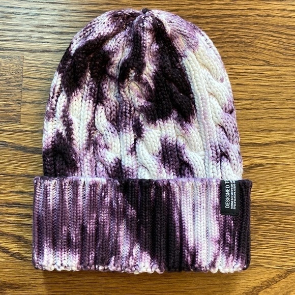 Urban Outfitters Accessories - NWOT Urban Outfitters Purple Tie Dye Beanie